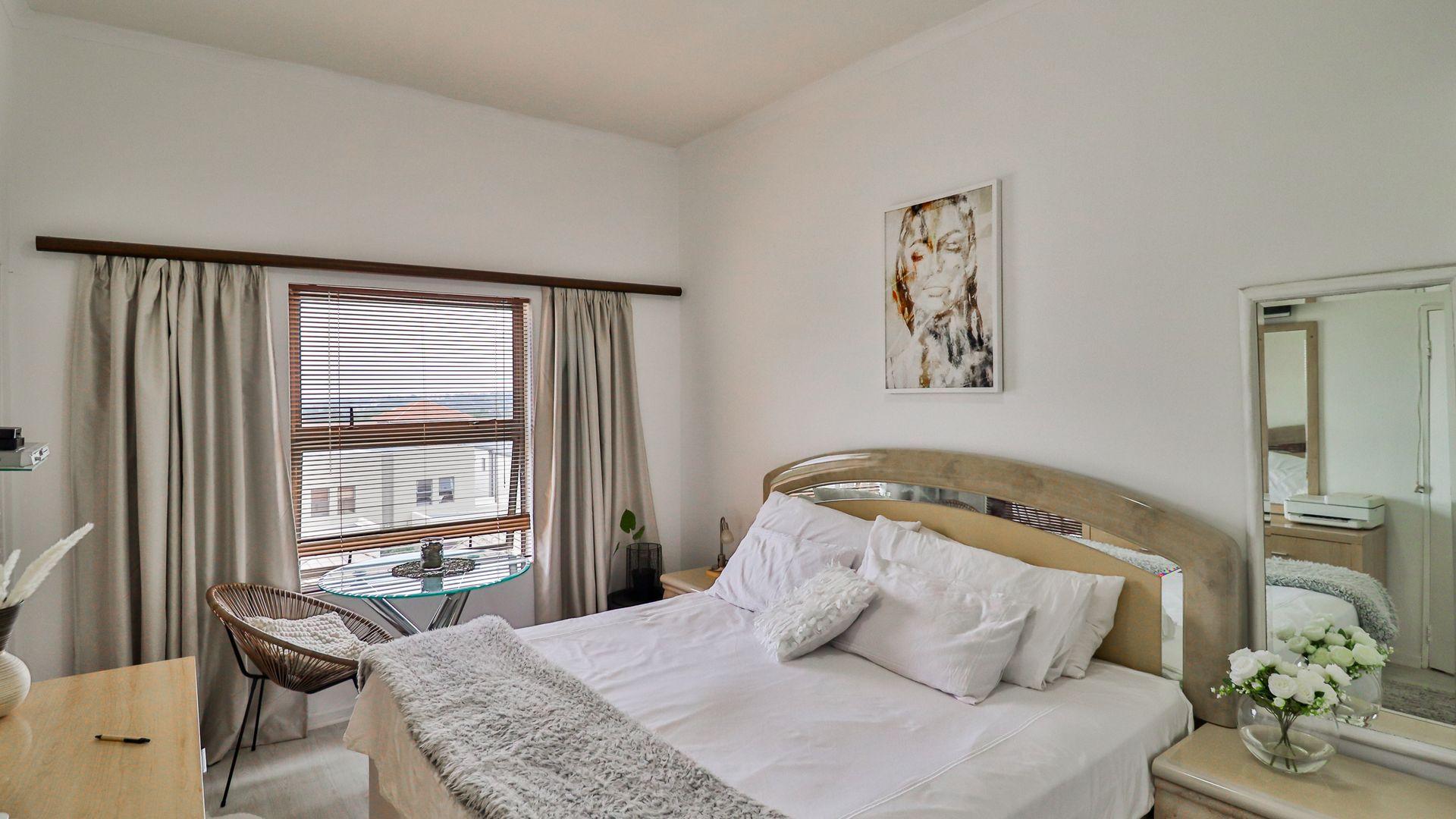 Stylish apartment for sale in most desirable location Bryanston