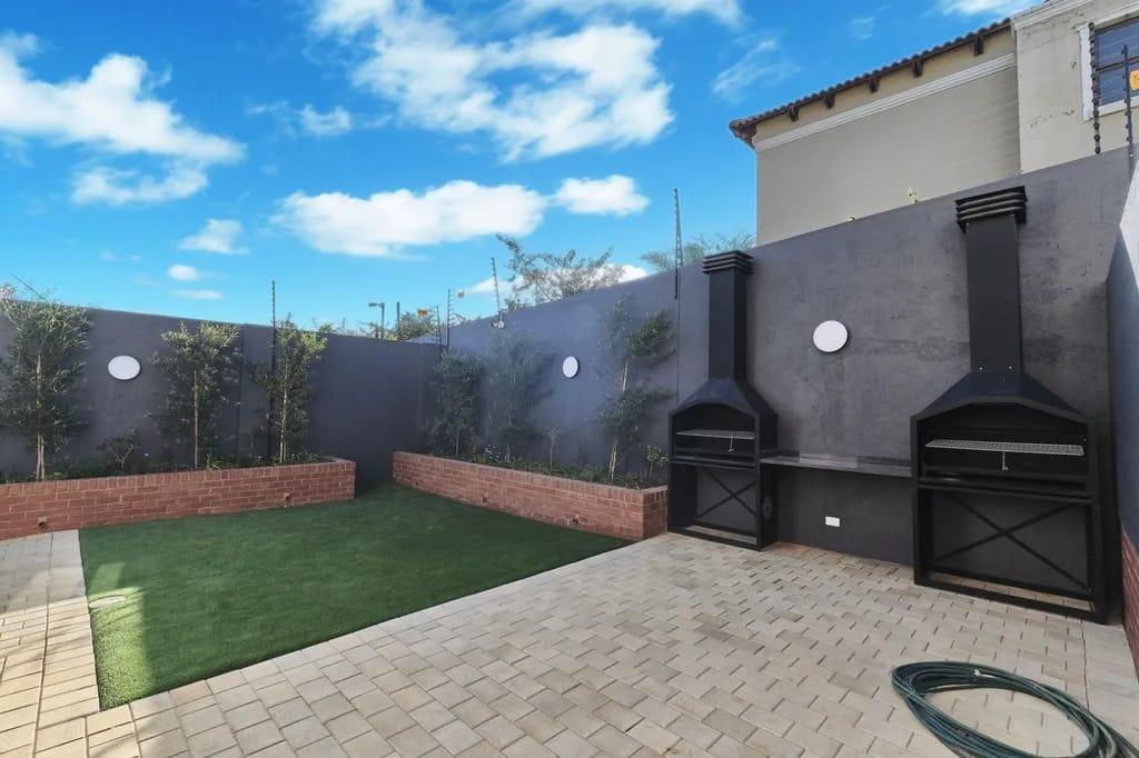 1 Bedroom Stylish & immaculate Apartment for Rent – Bryanston