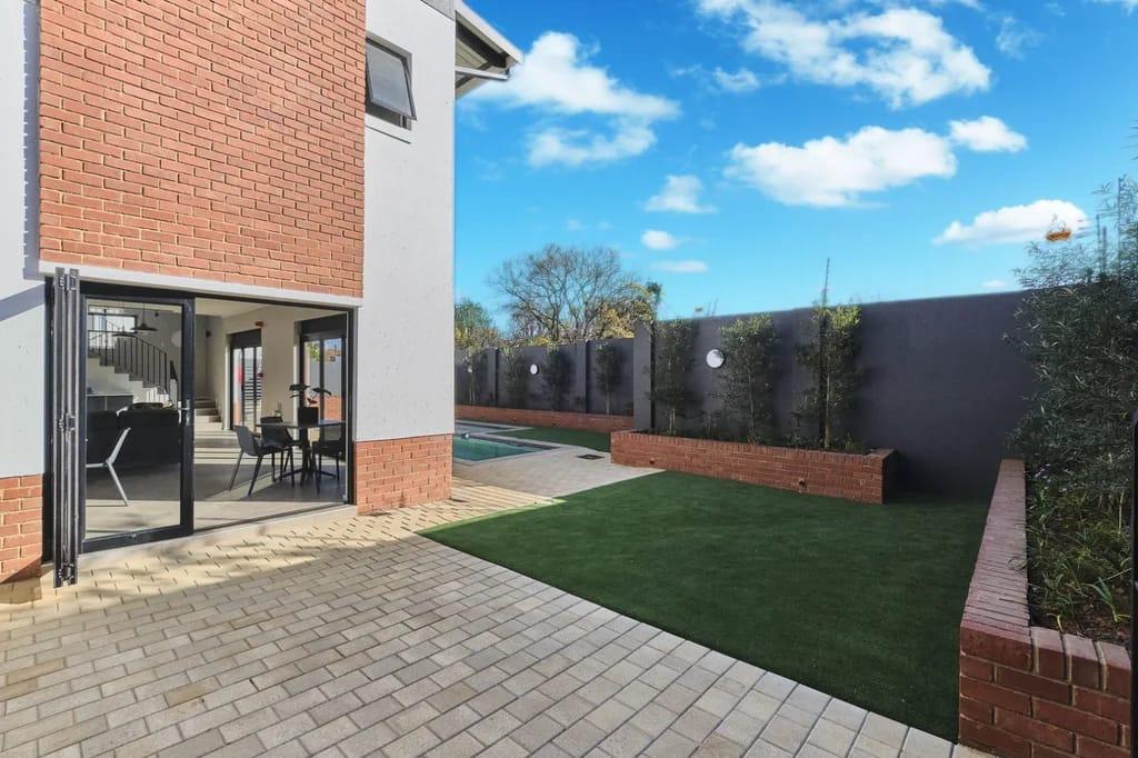 1 Bedroom Stylish & immaculate Apartment for Rent – Bryanston