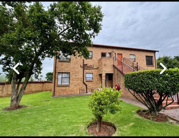 2 Bedroom Townhouse for Rent in Allen's Nek