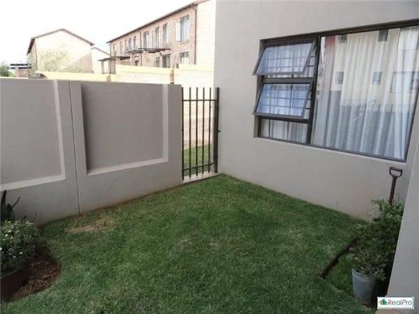 2 Bedroom Apartment for Rent in Honeydew