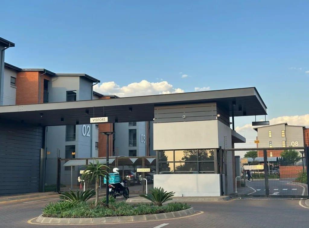 A stunning 3 bed 2 bath ground floor apartment with 2 covered parking