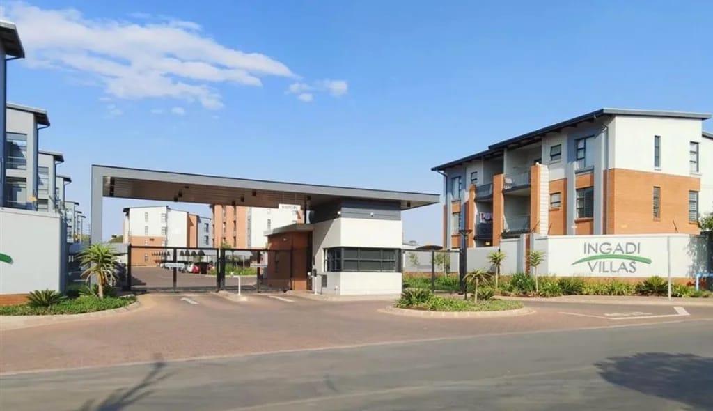 A stunning 3 bed 2 bath ground floor apartment with 2 covered parking