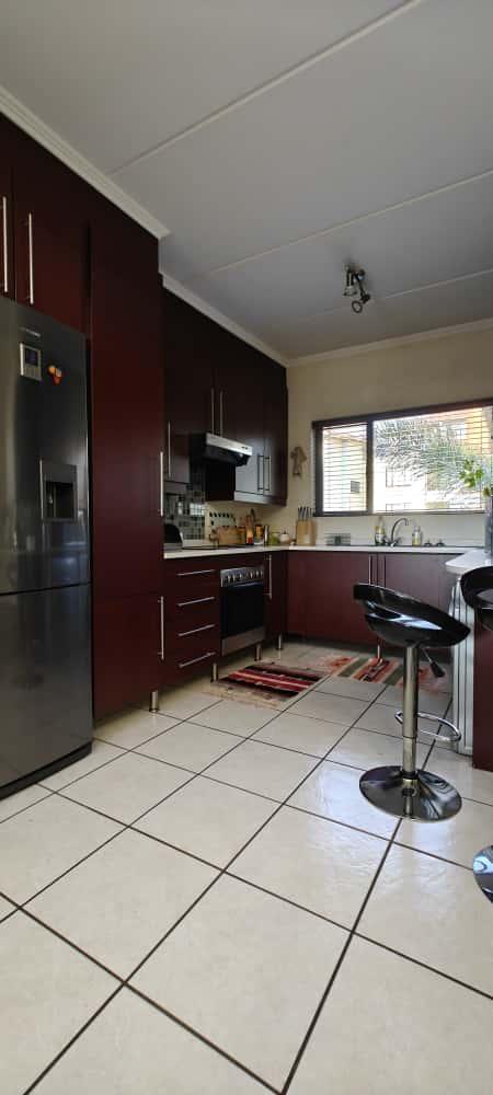 Fully Furnished, Beautiful, Spacious and light 3 Bedrooms Apartment
