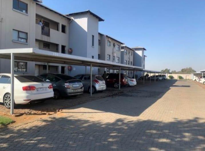 2 bedroom, 1 full bathroom Apartment available In Boksburg