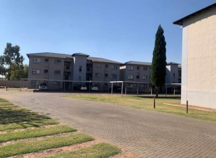 2 bedroom, 1 full bathroom Apartment available In Boksburg