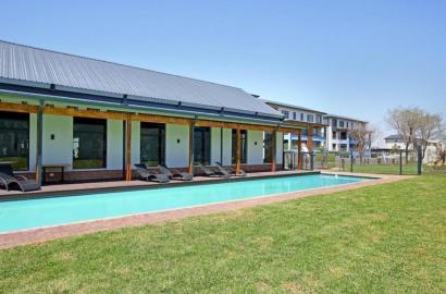 Stunning and modern 2 bedroom top floor apartment in Carlswald