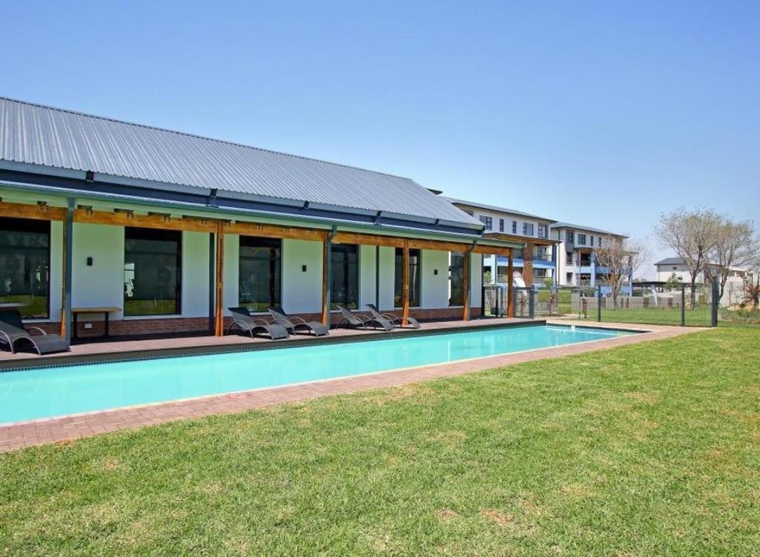 Stunning and modern 2 bedroom top floor apartment in Carlswald