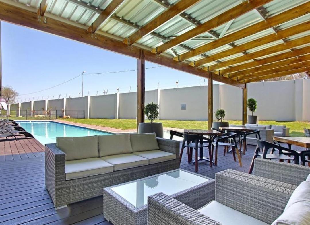 Stunning and modern 2 bedroom top floor apartment in Carlswald