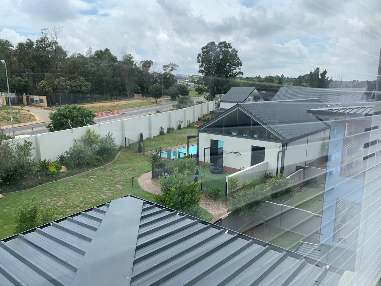 Stunning and modern 2 bedroom top floor apartment in Carlswald