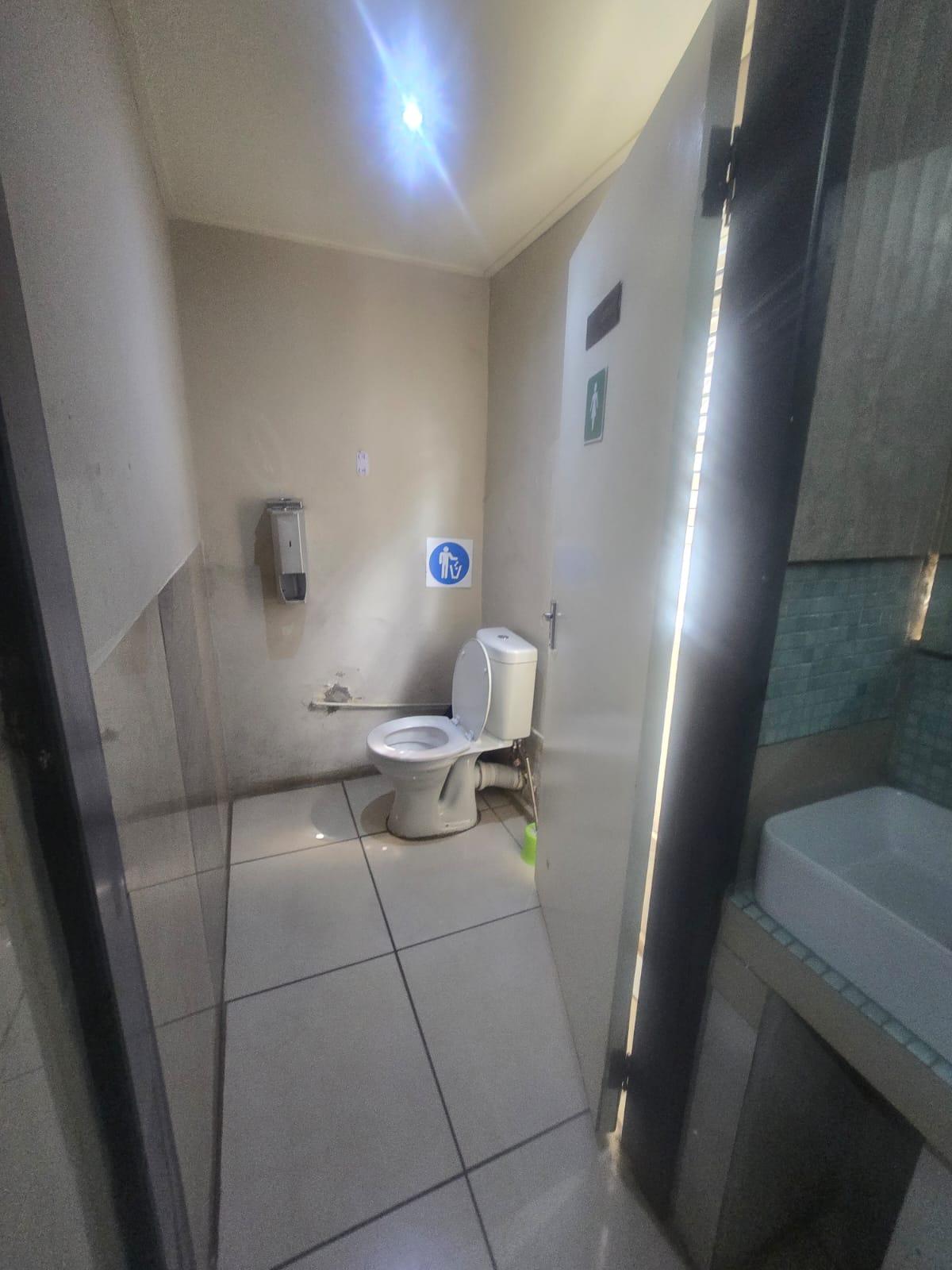 Commercial Building To Let