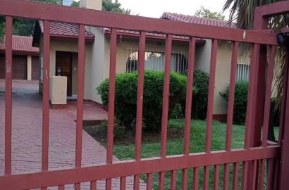 4 bedroom secured family home to rent in brackendowns