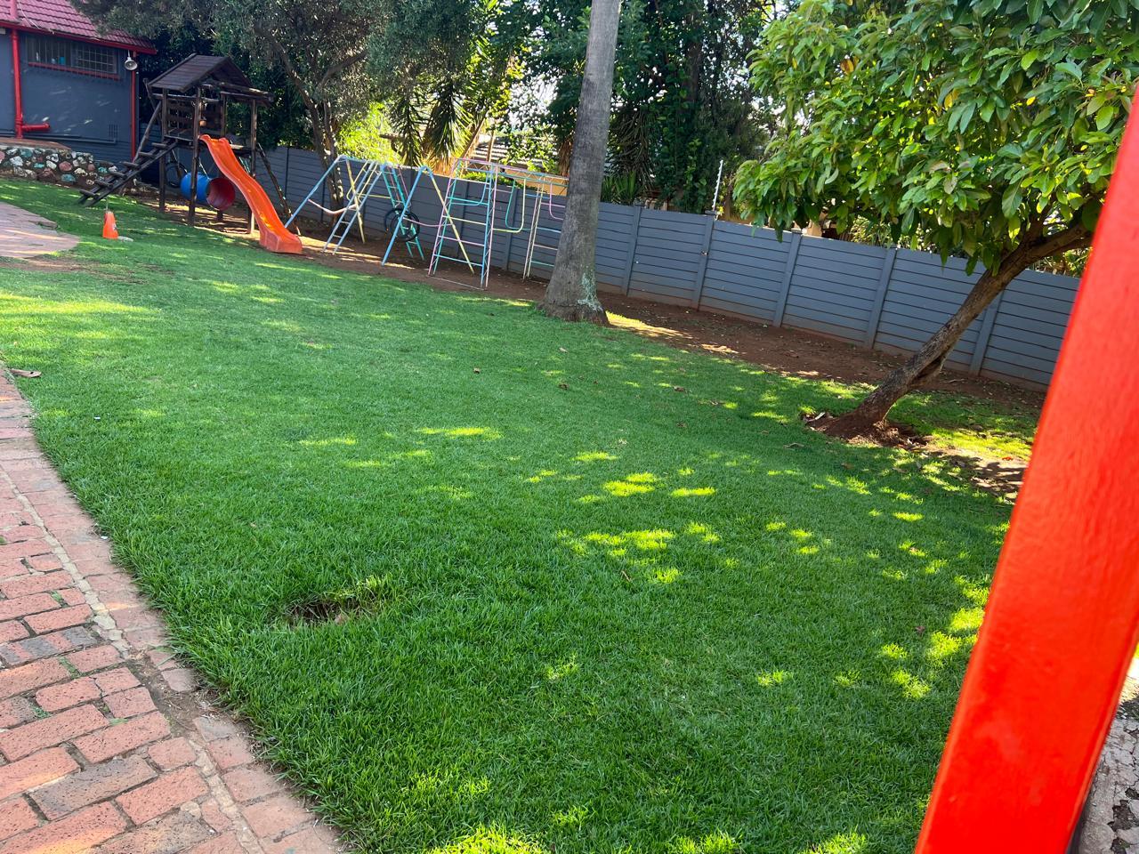 Rental property with full kitchen and 3 bathrooms, secure parking, wi-fi.