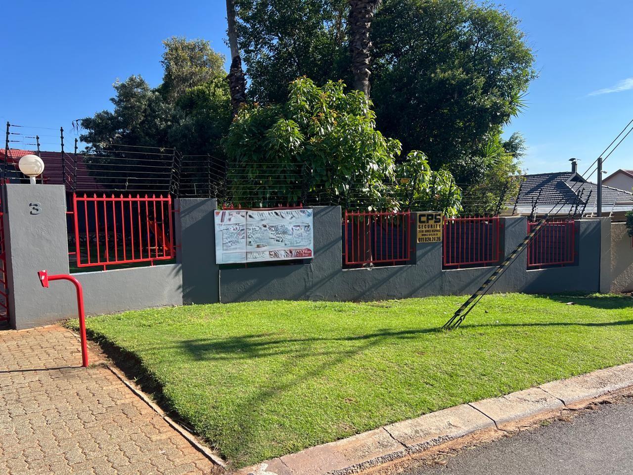 Rental property with full kitchen and 3 bathrooms, secure parking, wi-fi.