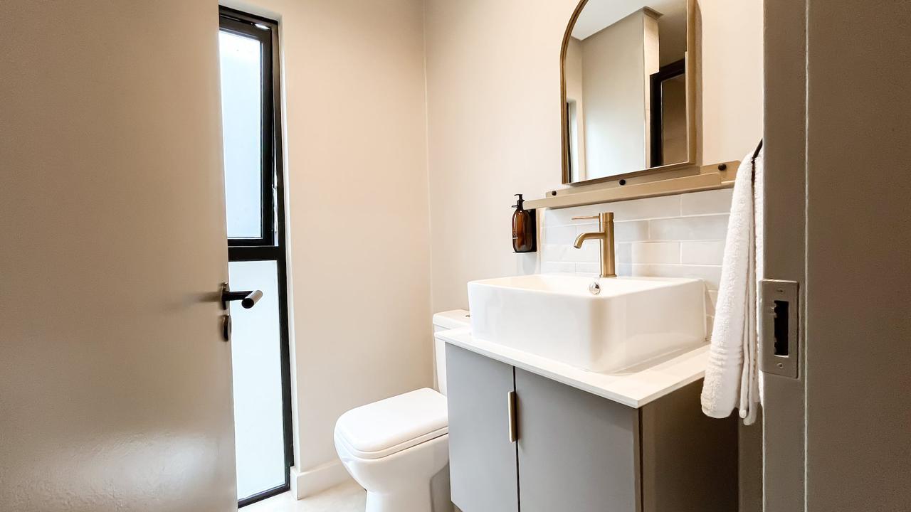 1 Bedroom Stylish and immaculate Apartment To Rent in Black Brick 2 Sandton