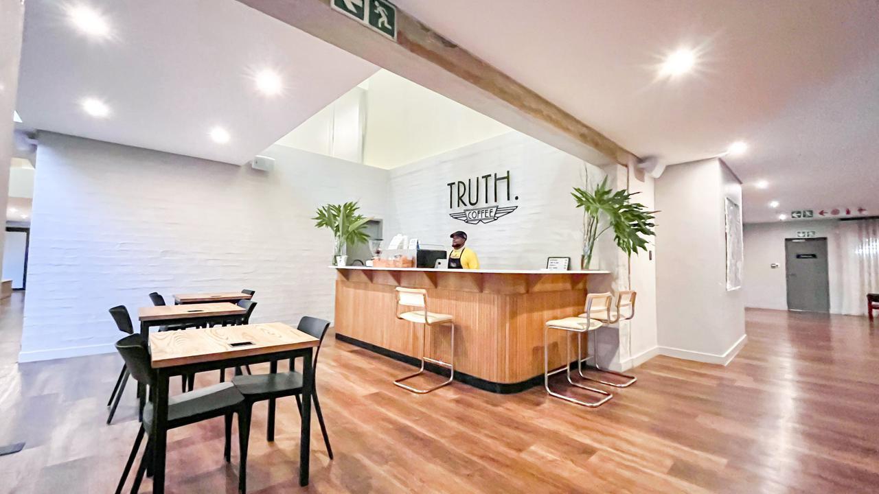 1 Bedroom Stylish and immaculate Apartment To Rent in Black Brick 2 Sandton