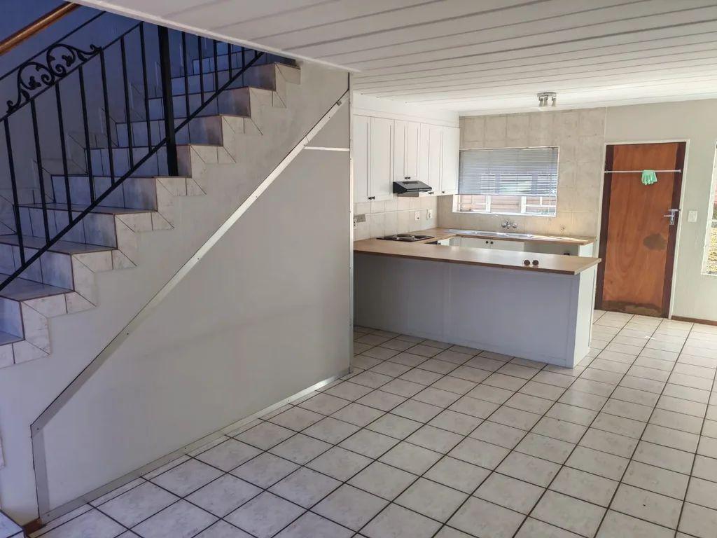 Stunning modern double-storey Apartment For Rent in Menlyn Park