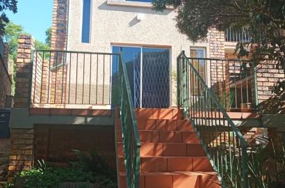 3 bedrooms and 2 baths with loft for sale in Murrayfield