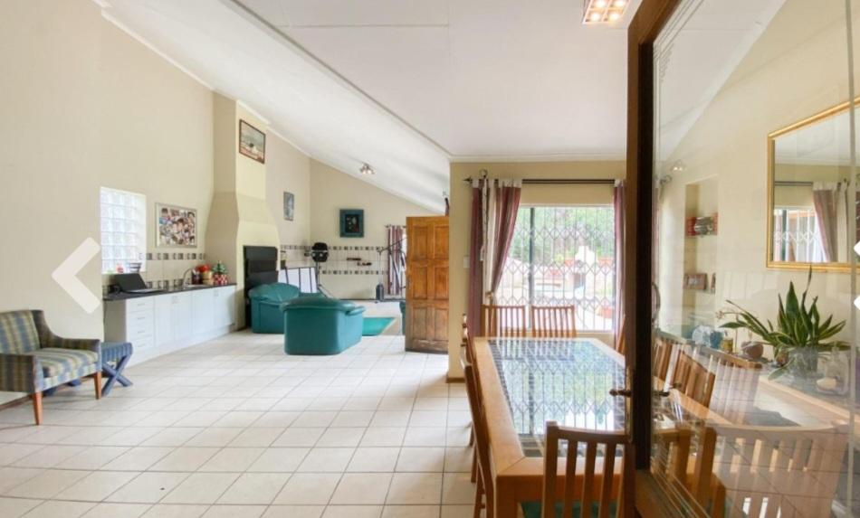 Large family home for sale in boomed off and secure Eden glen