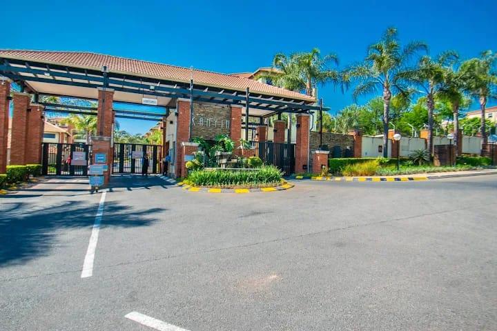 Fully Furnished, Beautiful, Spacious and light Apartment to Rent in Sunninghill