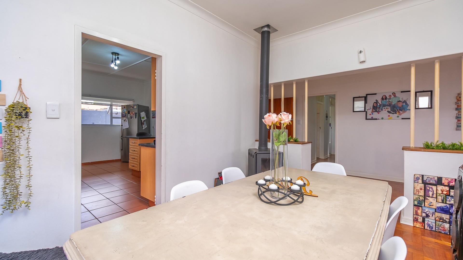 3 Bedroom House For Sale in Florida Hills