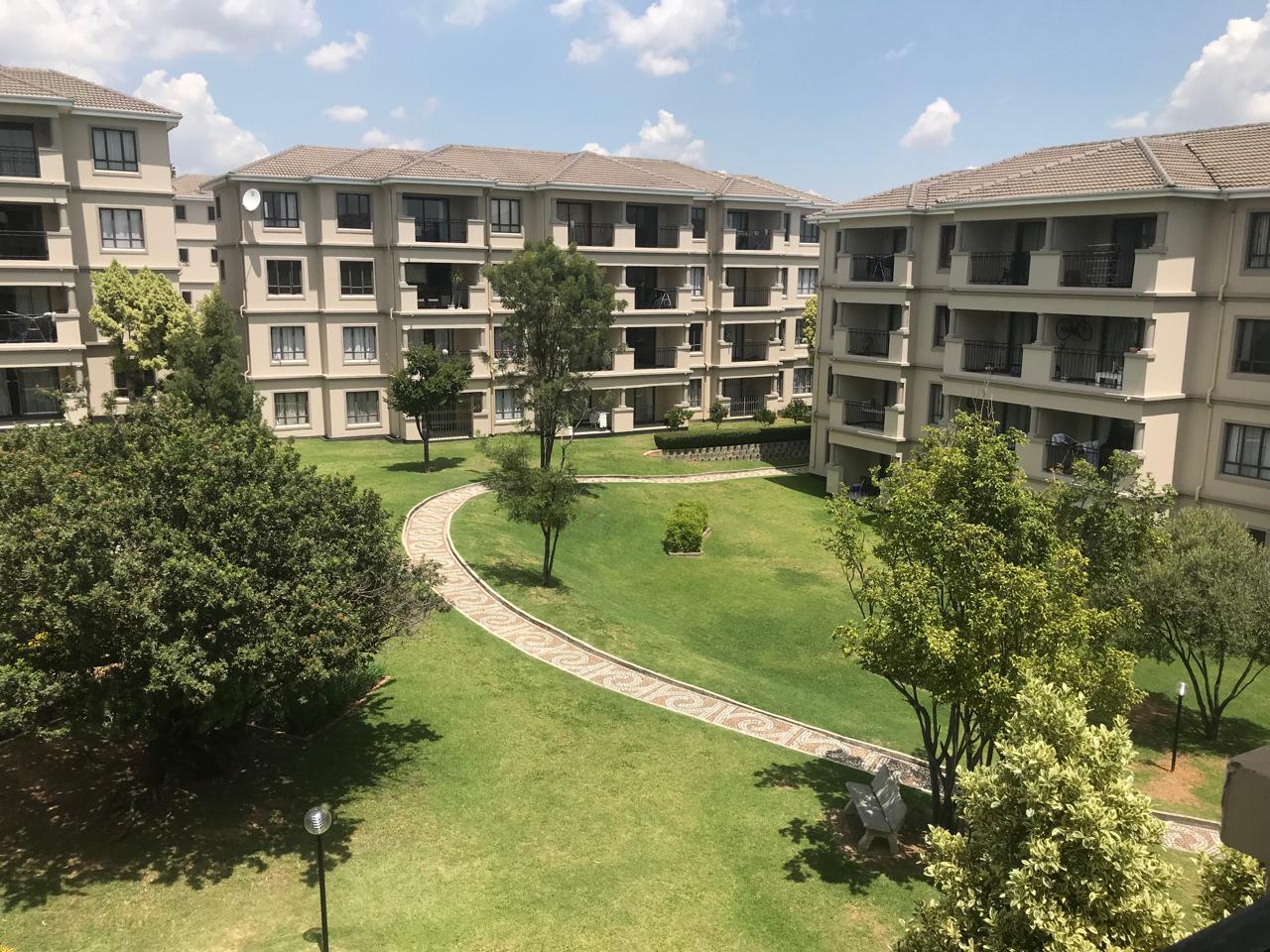 Stylish apartment for sale in secure Phoenix View estate Midrand