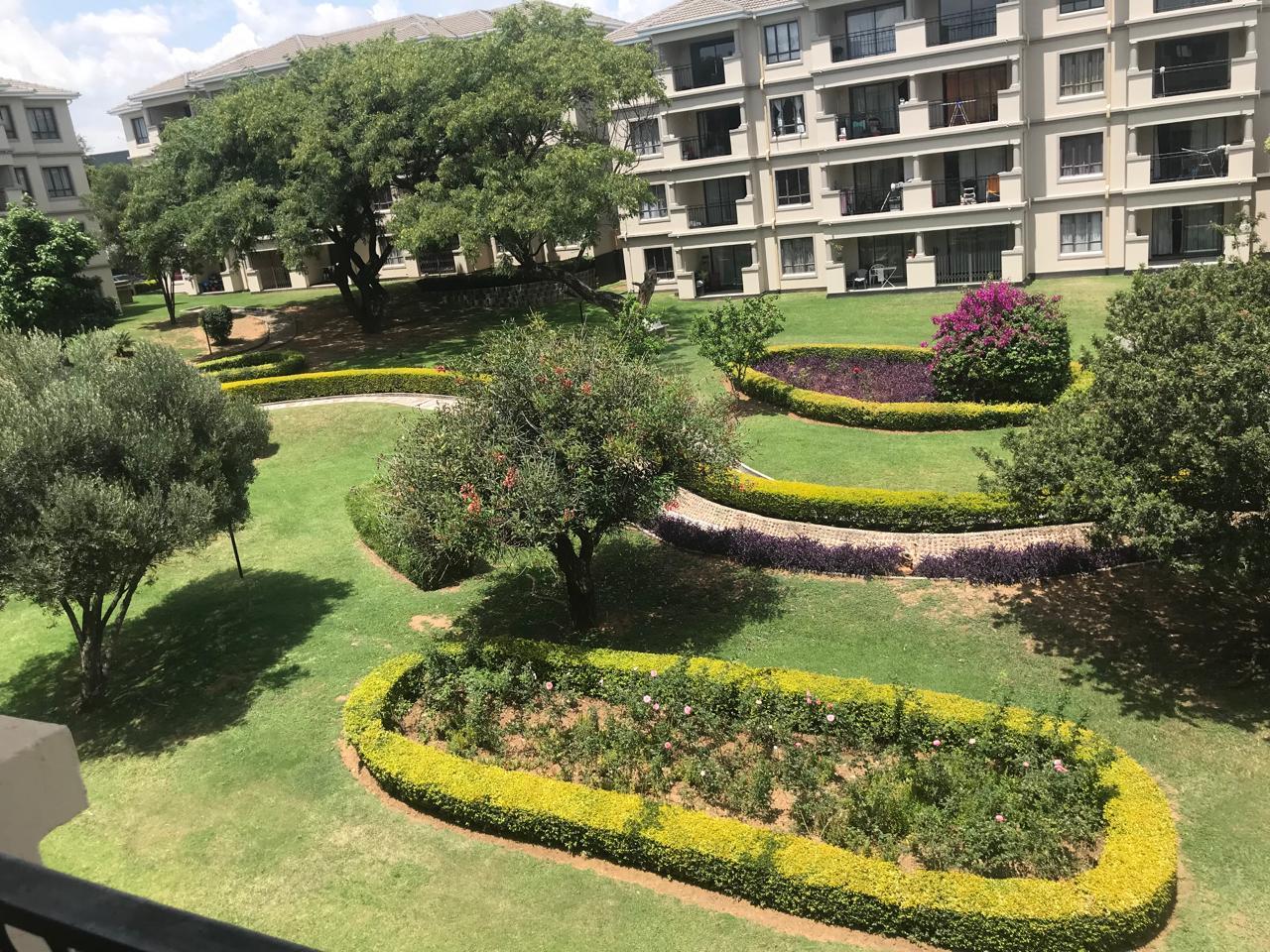 Stylish apartment for sale in secure Phoenix View estate Midrand