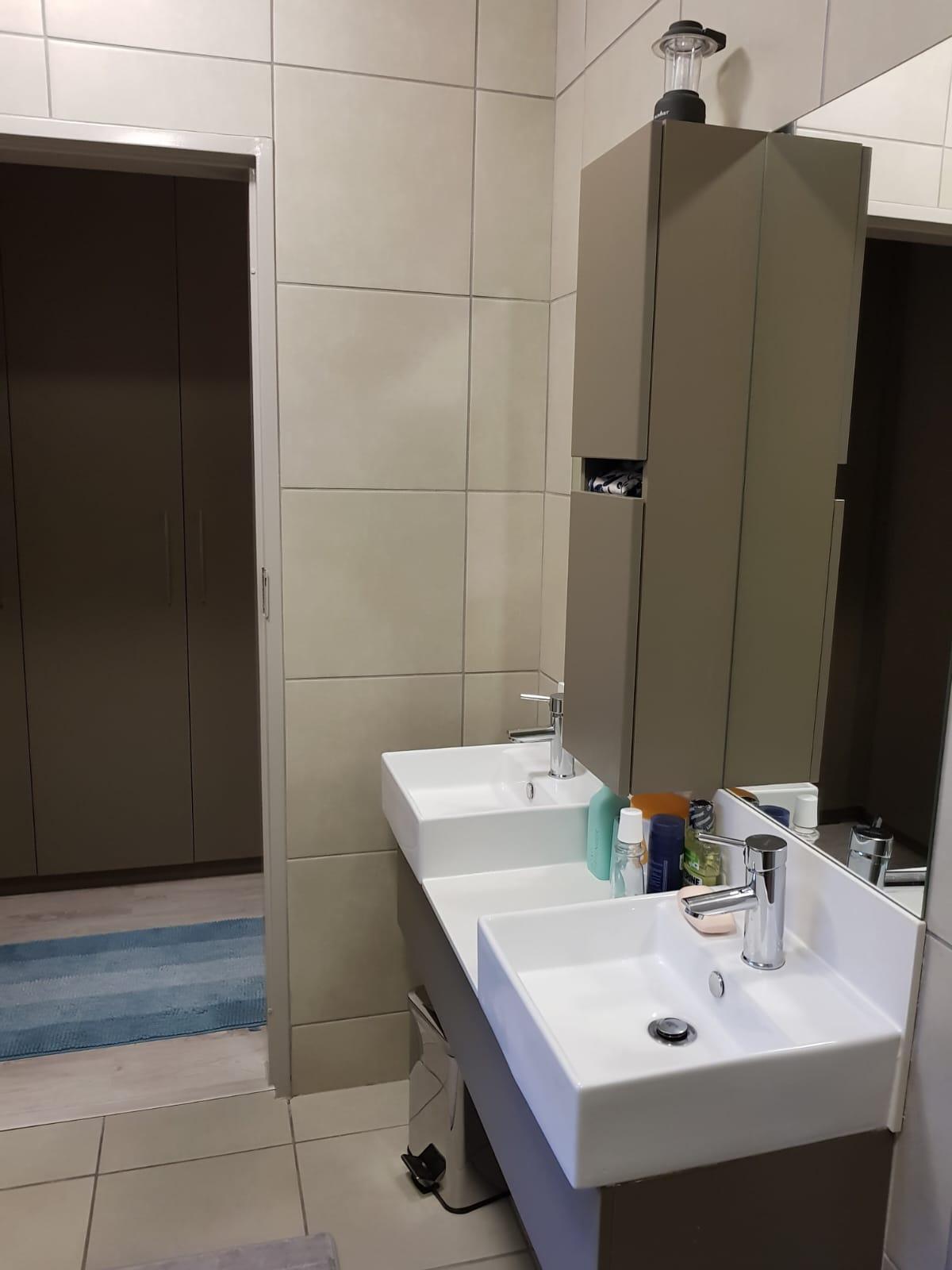 Stylish apartment for sale in Soho Junction Broadacres Fourways
