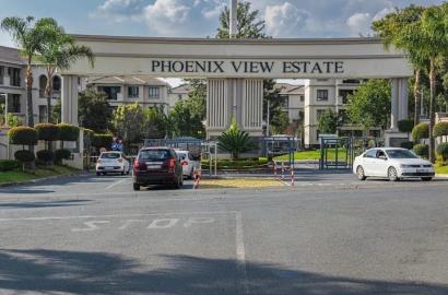Stylish apartment for sale in secure Phoenix View estate Midrand